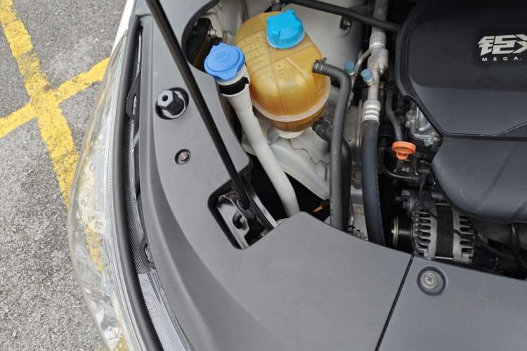 Used GAC Trumpchi M8 2021 Lingxiu Series 390T Luxury Edition Engine Bay Right