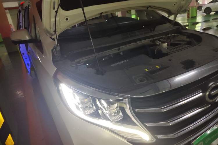 Used GAC Trumpchi M8 2021 Revised Version Lingxiu Series 390T Luxury Edition Engine Bay Right