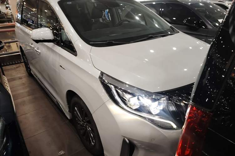 Used GAC Trumpchi M8 2021 Master Series 390T Ultimate Edition Front Right 45 Deg