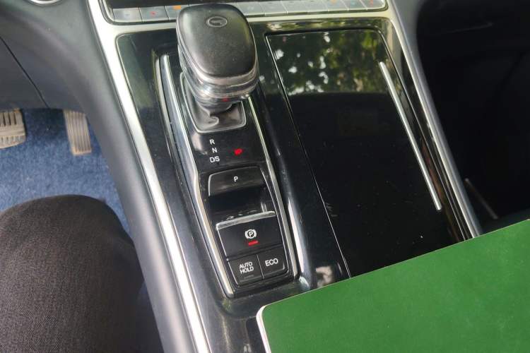 Used GAC Trumpchi M8 2021 Master Series 390T Ultimate Edition Gear Lever