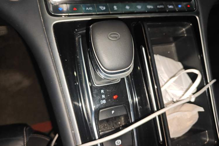 Used GAC Trumpchi M8 2021 Lingxiu Series 390T Ultimate Edition Gear Lever