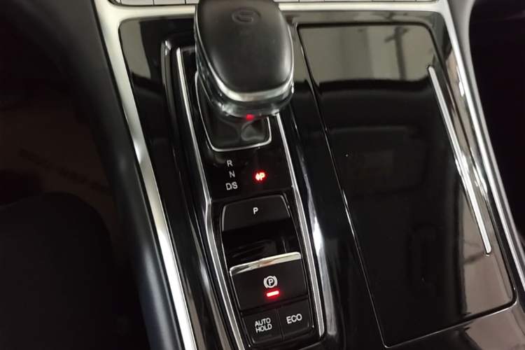 Used GAC Trumpchi M8 2021 Lingxiu Series 390T Deluxe Edition Gear Lever
