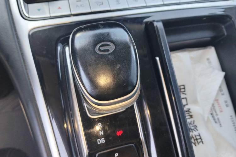 Used GAC Trumpchi M8 2021 Lingxiu Series 390T Deluxe Edition Gear Lever