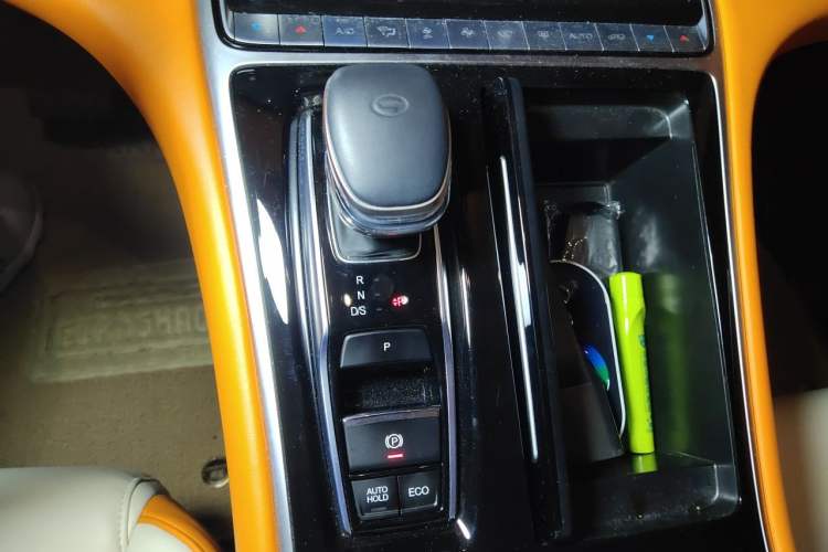 Used GAC Trumpchi M8 2021 Revised Version Lingxiu Series 390T Luxury Edition Gear Lever