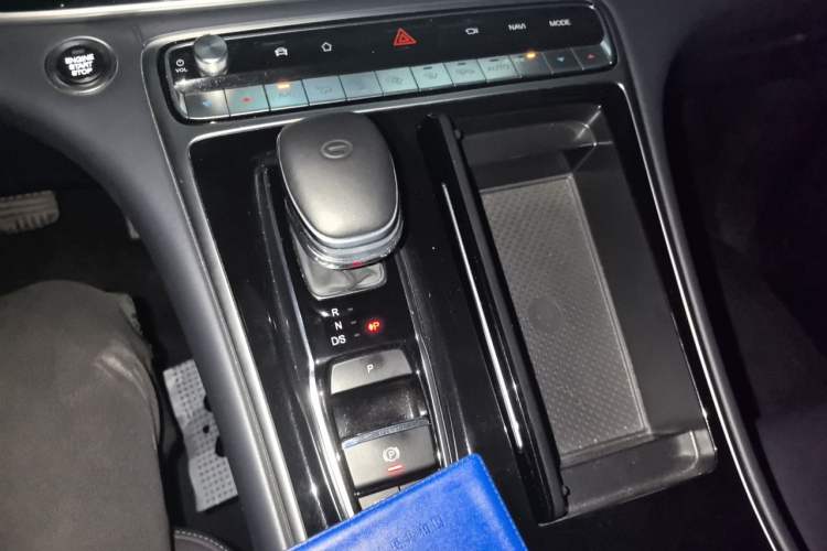 Used GAC Trumpchi M8 2021 Lingxiu Series 390T Ultimate Edition Gear Lever