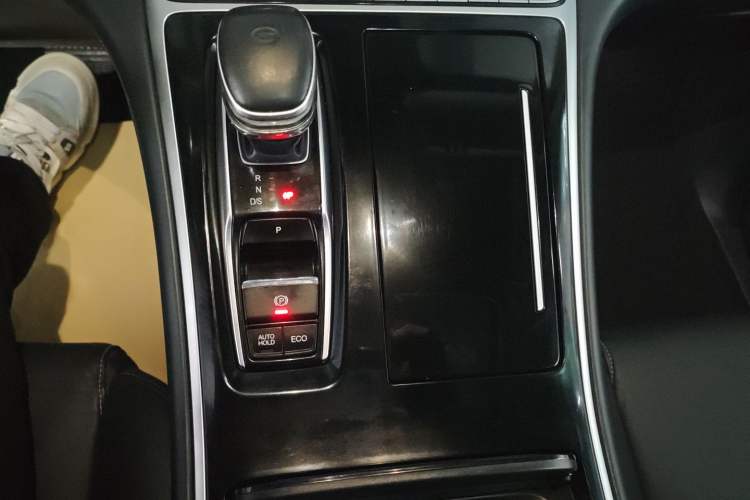 Used GAC Trumpchi M8 2021 Lingxiu Series 390T Deluxe Edition Gear Lever