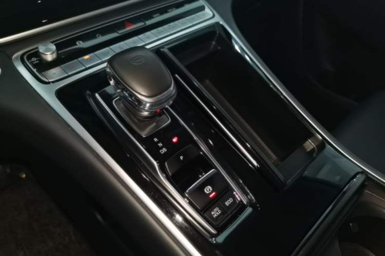 Used GAC Trumpchi M8 2021 Master Series 390T Prestige Edition Gear Lever