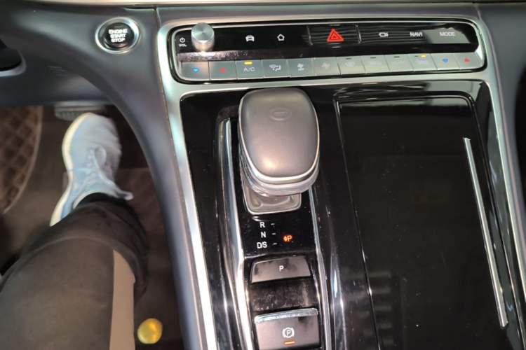 Used GAC Trumpchi M8 2021 Lingxiu Series 390T Ultimate Edition Gear Lever
