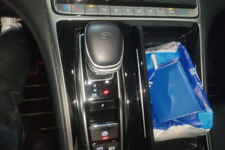 Used GAC Trumpchi M8 2021 Lingxiu Series 390T Deluxe Edition Gear Lever