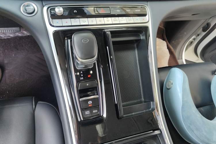 Used GAC Trumpchi M8 2021 Lingxiu Series 390T Ultimate Edition Gear Lever