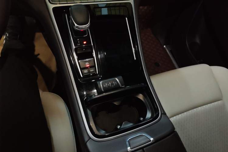Used GAC Trumpchi M8 2021 Lingxiu Series 390T Luxury Edition Gear Lever