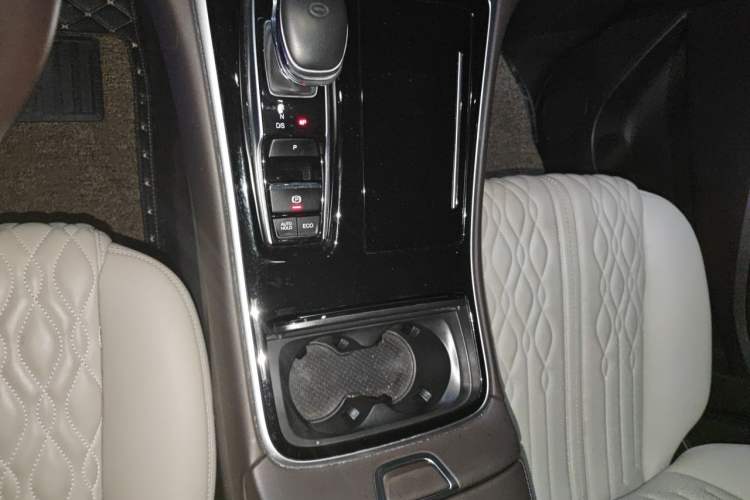 Used GAC Trumpchi M8 2021 Lingxiu Series 390T Deluxe Edition Gear Lever
