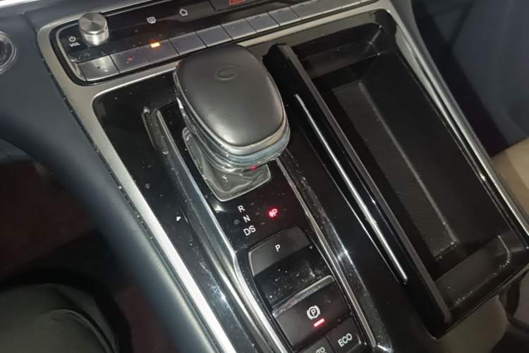Used GAC Trumpchi M8 2021 Master Series 390T Prestige Edition Gear Lever