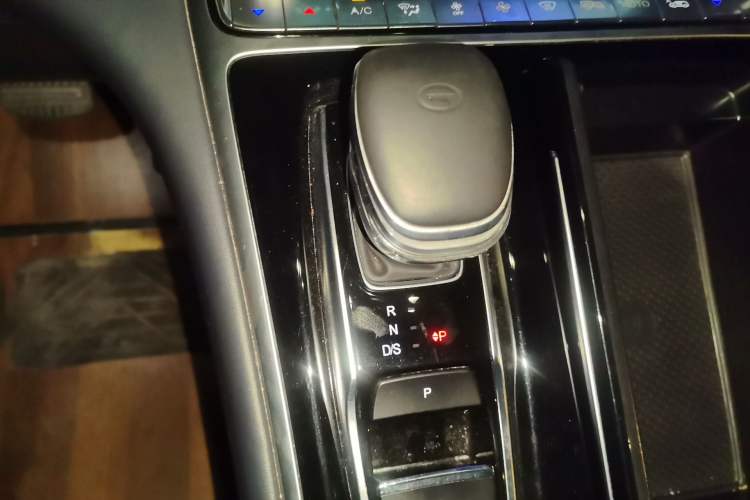 Used GAC Trumpchi M8 2021 Master Series 390T Ultimate Edition Gear Lever