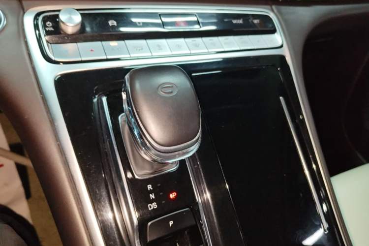 Used GAC Trumpchi M8 2021 Revised Version Lingxiu Series 390T Luxury Edition Gear Lever