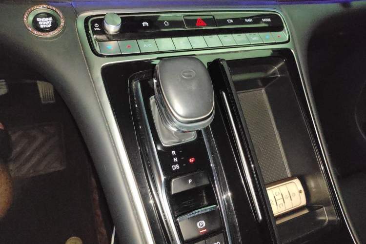Used GAC Trumpchi M8 2021 Master Series 390T Ultimate Edition Gear Lever