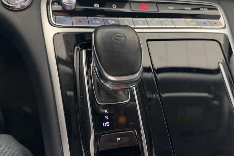 Used GAC Trumpchi M8 2021 Lingxiu Series 390T Ultimate Edition Gear Lever