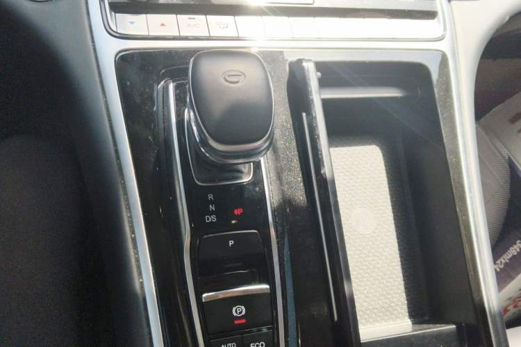 Used GAC Trumpchi M8 2021 Lingxiu Series 390T Ultimate Edition Gear Lever