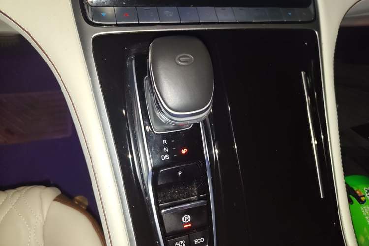 Used GAC Trumpchi M8 2021 Revised Version Lingxiu Series 390T Luxury Edition Gear Lever