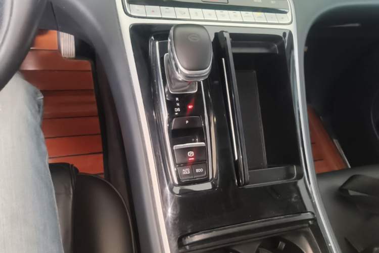 Used GAC Trumpchi M8 2021 Lingxiu Series 390T Deluxe Edition Gear Lever