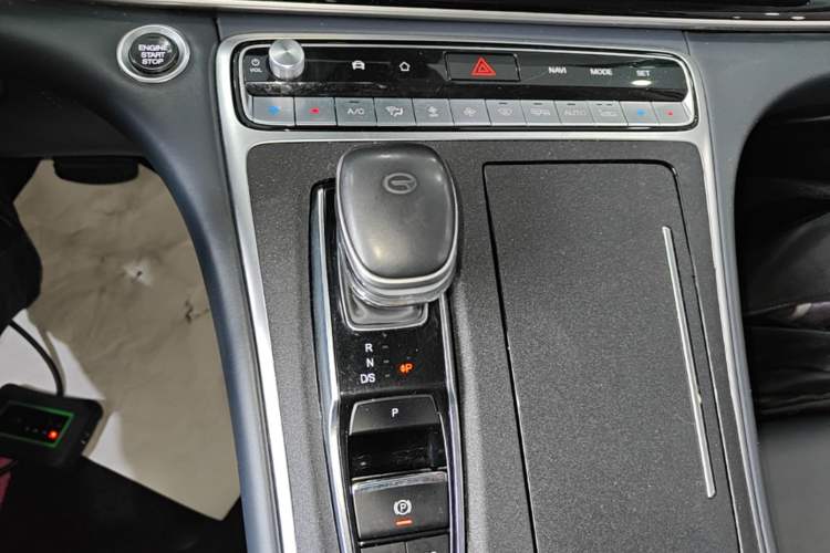 Used GAC Trumpchi M8 2021 Lingxiu Series 390T Deluxe Edition Gear Lever