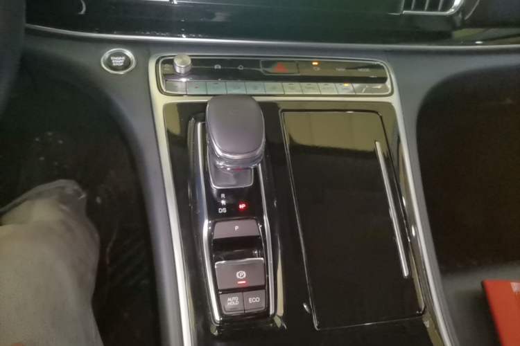 Used GAC Trumpchi M8 2021 Lingxiu Series 390T Ultimate Edition Gear Lever