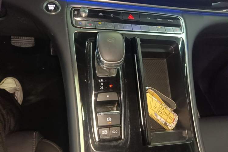 Used GAC Trumpchi M8 2021 Lingxiu Series 390T Ultimate Edition Gear Lever