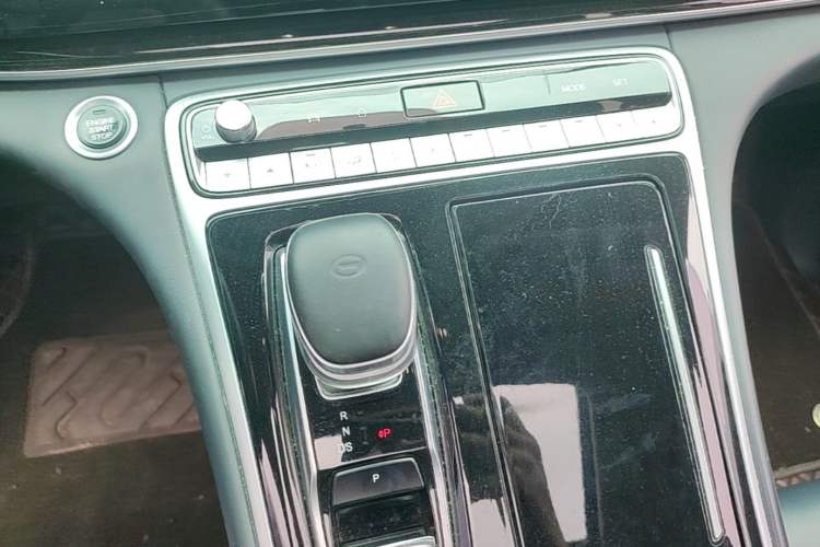 Used GAC Trumpchi M8 2021 Lingxiu Series 390T Deluxe Edition Gear Lever