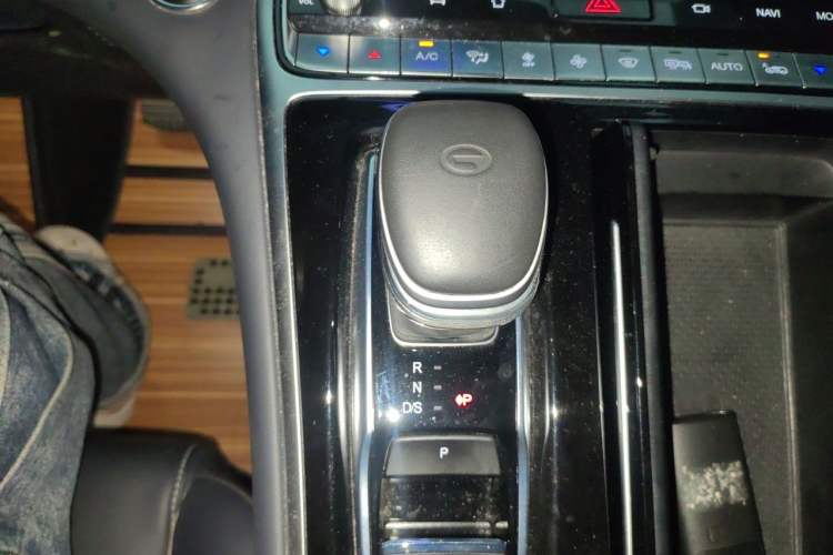 Used GAC Trumpchi M8 2021 Lingxiu Series 390T Ultimate Edition Gear Lever