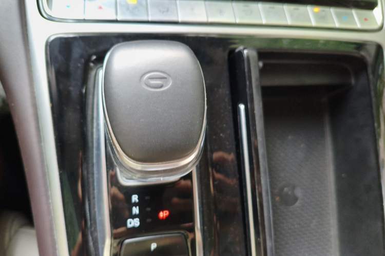 Used GAC Trumpchi M8 2021 Lingxiu Series 390T Ultimate Edition Gear Lever
