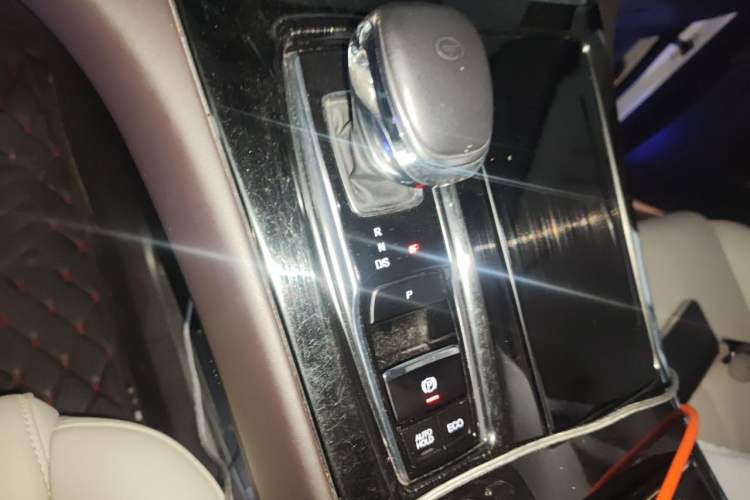 Used GAC Trumpchi M8 2021 Lingxiu Series 390T Ultimate Edition Gear Lever