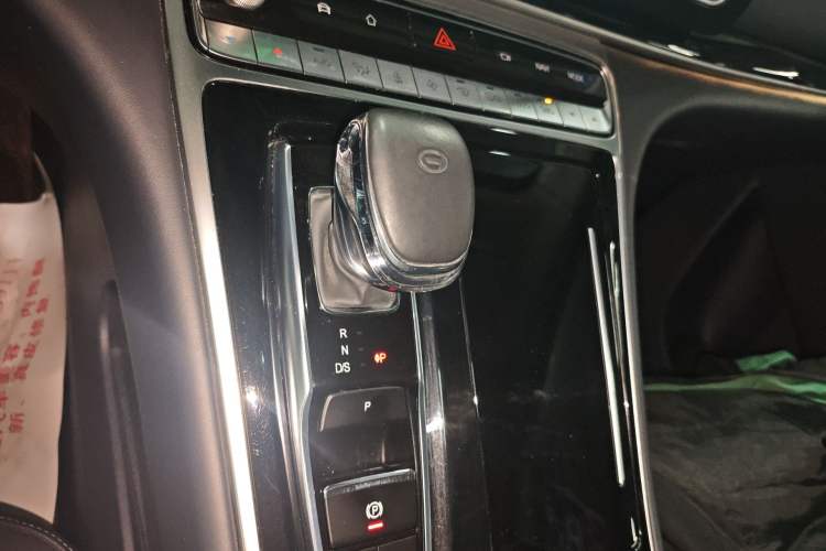 Used GAC Trumpchi M8 2021 Lingxiu Series 390T Ultimate Edition Gear Lever