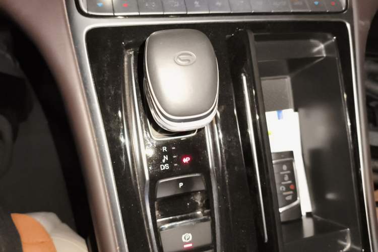 Used GAC Trumpchi M8 2021 Lingxiu Series 390T Luxury Edition Gear Lever