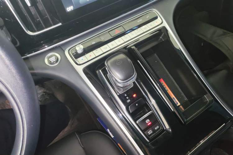 Used GAC Trumpchi M8 2021 Revised Version Lingxiu Series 390T Luxury Edition Gear Lever