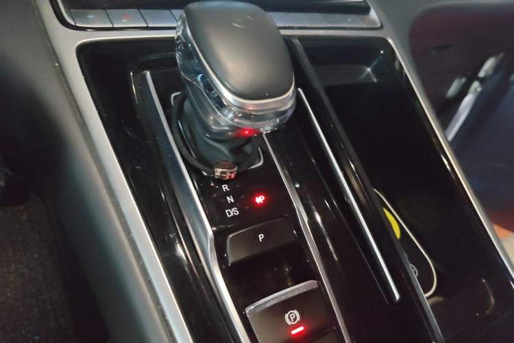 Used GAC Trumpchi M8 2021 Lingxiu Series 390T Deluxe Edition Gear Lever