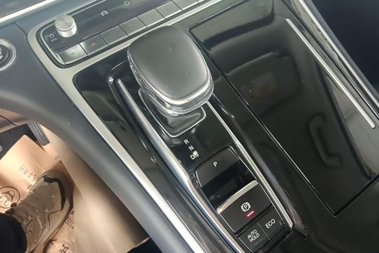 Used GAC Trumpchi M8 2021 Master Series 390T Prestige Edition Gear Lever