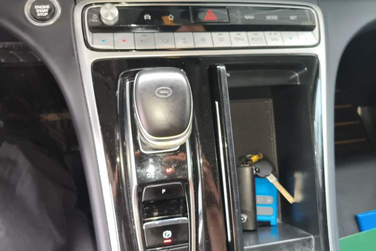 Used GAC Trumpchi M8 2021 Lingxiu Series 390T Deluxe Edition Gear Lever