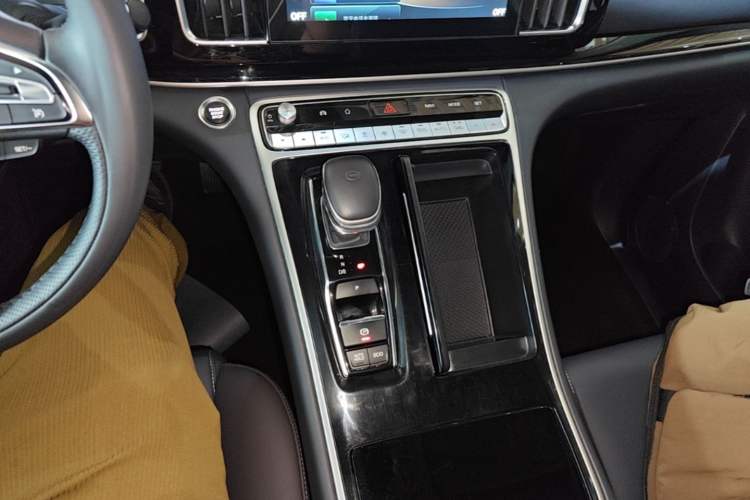 Used GAC Trumpchi M8 2021 Lingxiu Series 390T Deluxe Edition Gear Lever
