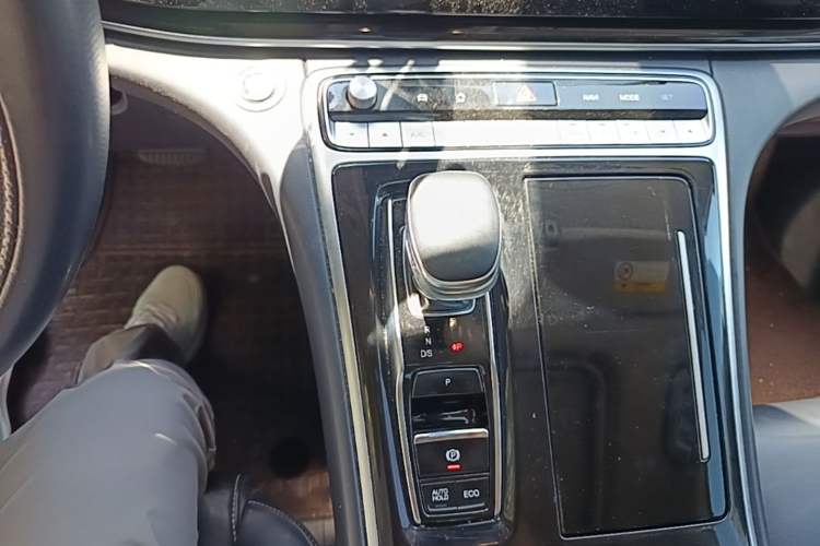 Used GAC Trumpchi M8 2021 Lingxiu Series 390T Deluxe Edition Gear Lever