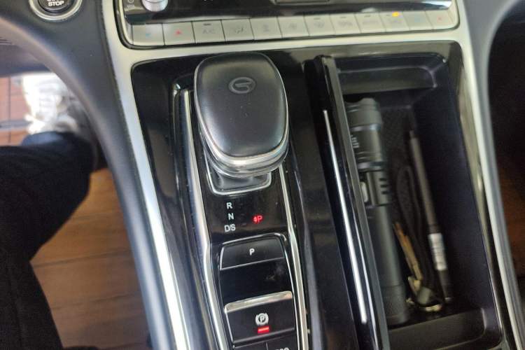 Used GAC Trumpchi M8 2021 Lingxiu Series 390T Ultimate Edition Gear Lever