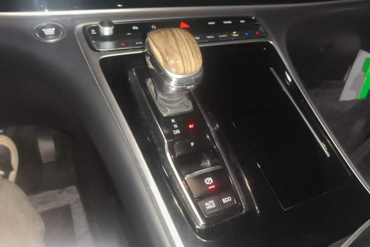 Used GAC Trumpchi M8 2021 Master Series 390T Prestige Edition Gear Lever