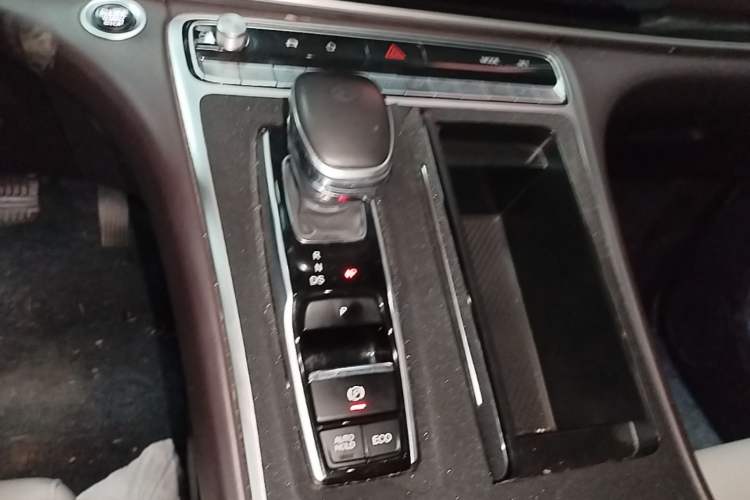 Used GAC Trumpchi M8 2021 Revised Version Lingxiu Series 390T Luxury Edition Gear Lever