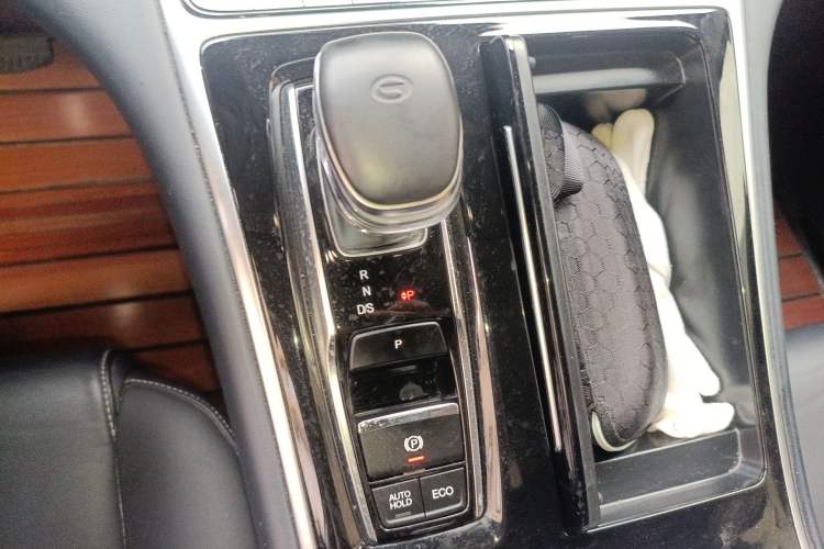 Used GAC Trumpchi M8 2021 Lingxiu Series 390T Deluxe Edition Gear Lever