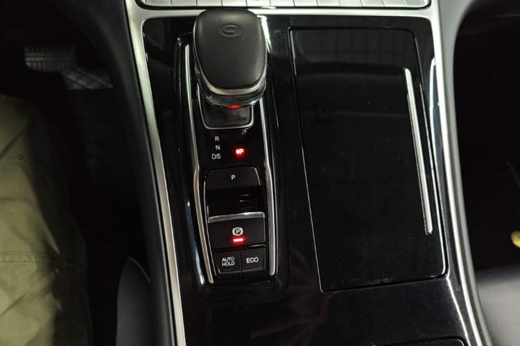 Used GAC Trumpchi M8 2021 Lingxiu Series 390T Deluxe Edition Gear Lever
