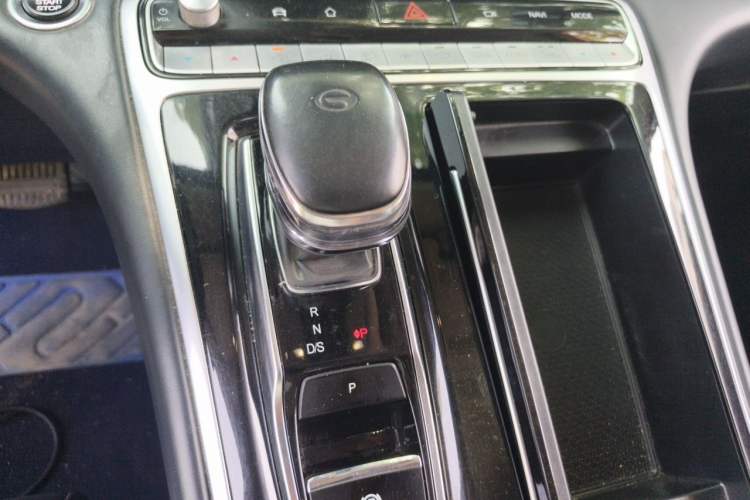 Used GAC Trumpchi M8 2021 Master Series 390T Ultimate Edition Gear Lever