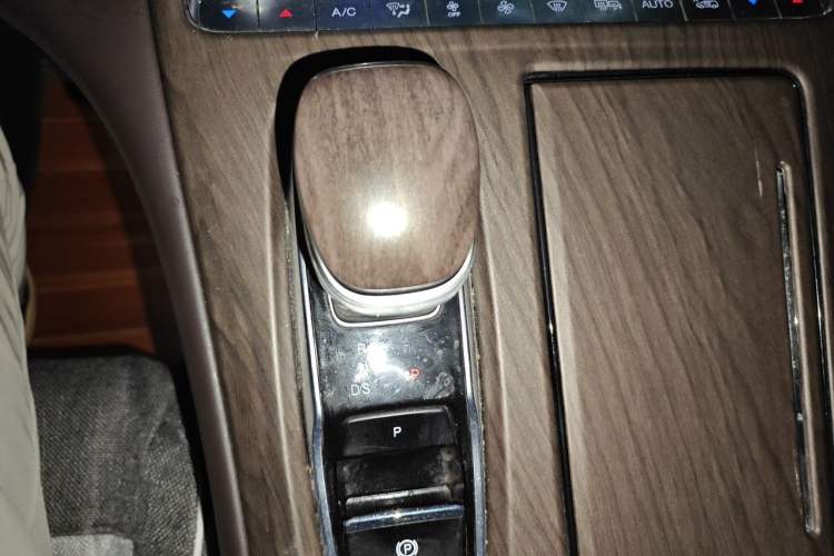 Used GAC Trumpchi M8 2021 Lingxiu Series 390T Deluxe Edition Gear Lever