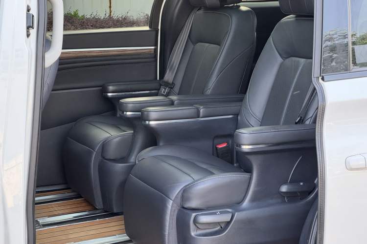 Used GAC Trumpchi M8 2021 Lingxiu Series 390T Deluxe Edition Interior 2