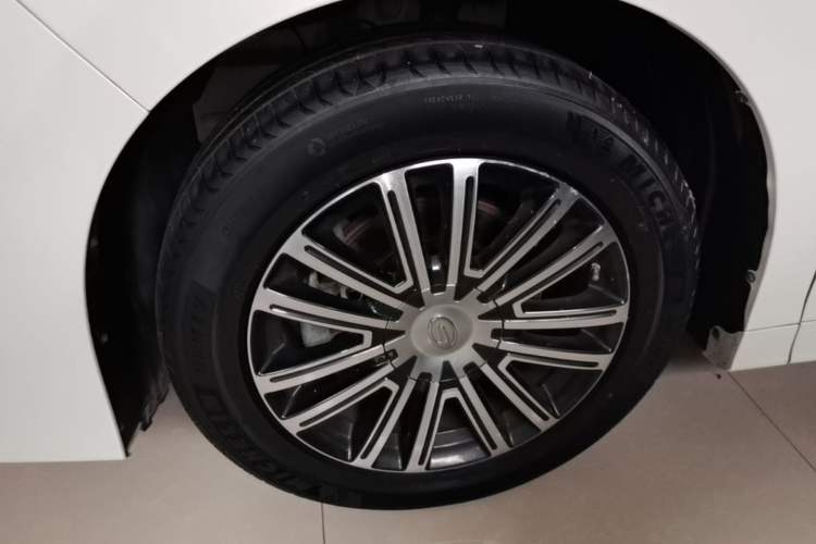 Used GAC Trumpchi M8 2021 Lingxiu Series 390T Ultimate Edition Left Front Wheel Hub