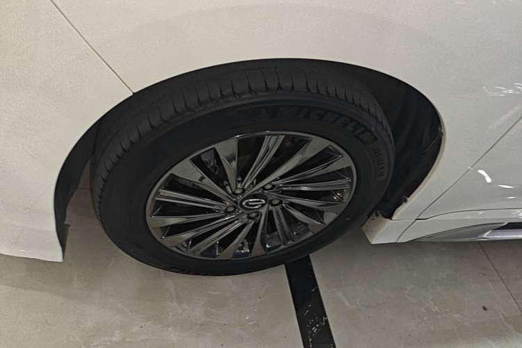 Used GAC Trumpchi M8 2021 Master Series 390T Ultimate Edition Left Front Wheel Hub