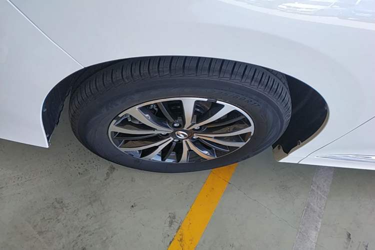Used GAC Trumpchi M8 2021 Lingxiu Series 390T Luxury Edition Left Front Wheel Hub